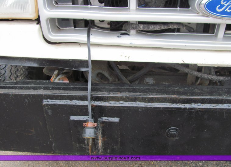 image for item 4069 1990 Ford F Super Duty dump bed truck