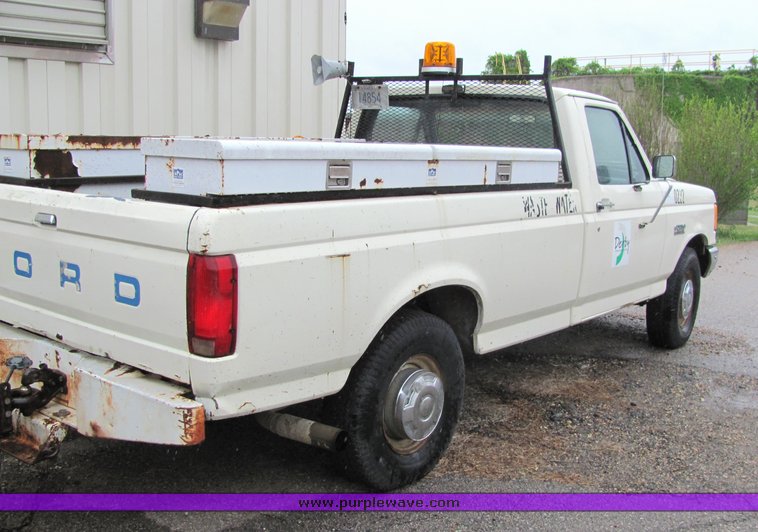 image for item 4070 1991 Ford F250 pickup