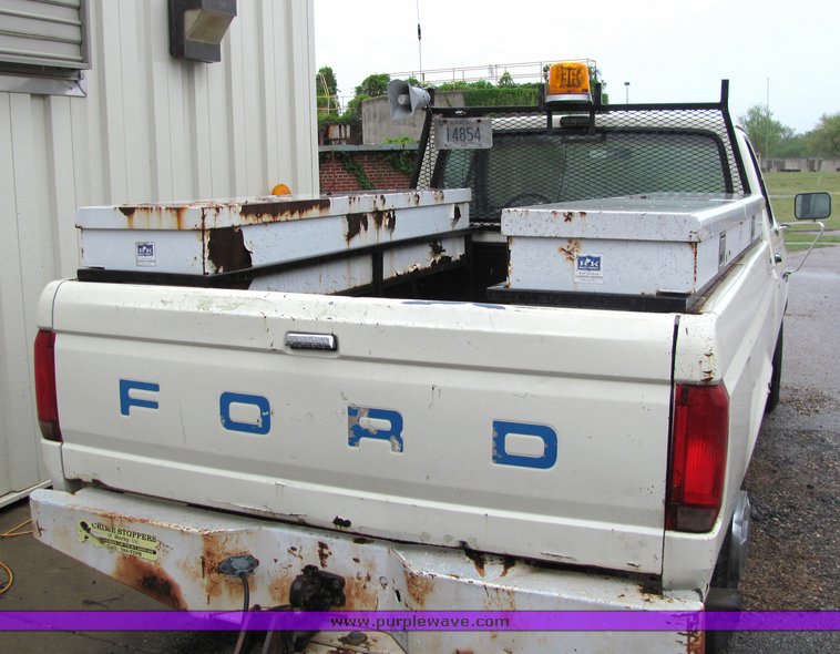 image for item 4070 1991 Ford F250 pickup