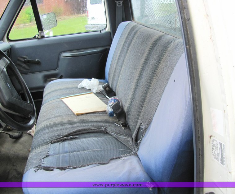 image for item 4070 1991 Ford F250 pickup