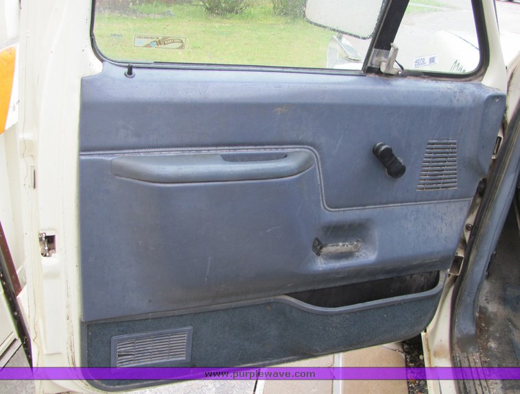 image for item 4070 1991 Ford F250 pickup