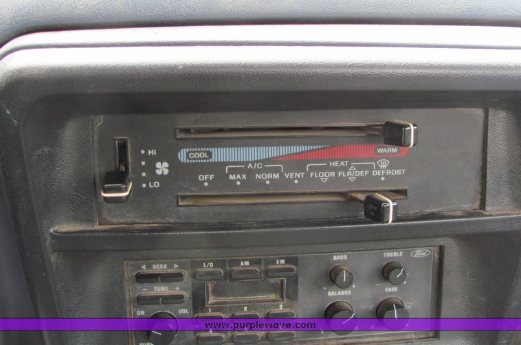 image for item 4070 1991 Ford F250 pickup