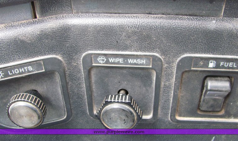 image for item 4070 1991 Ford F250 pickup