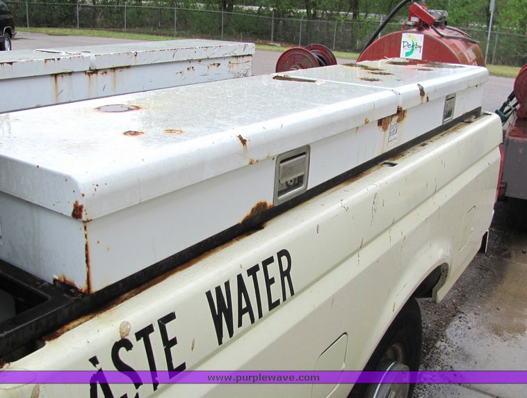 image for item 4070 1991 Ford F250 pickup