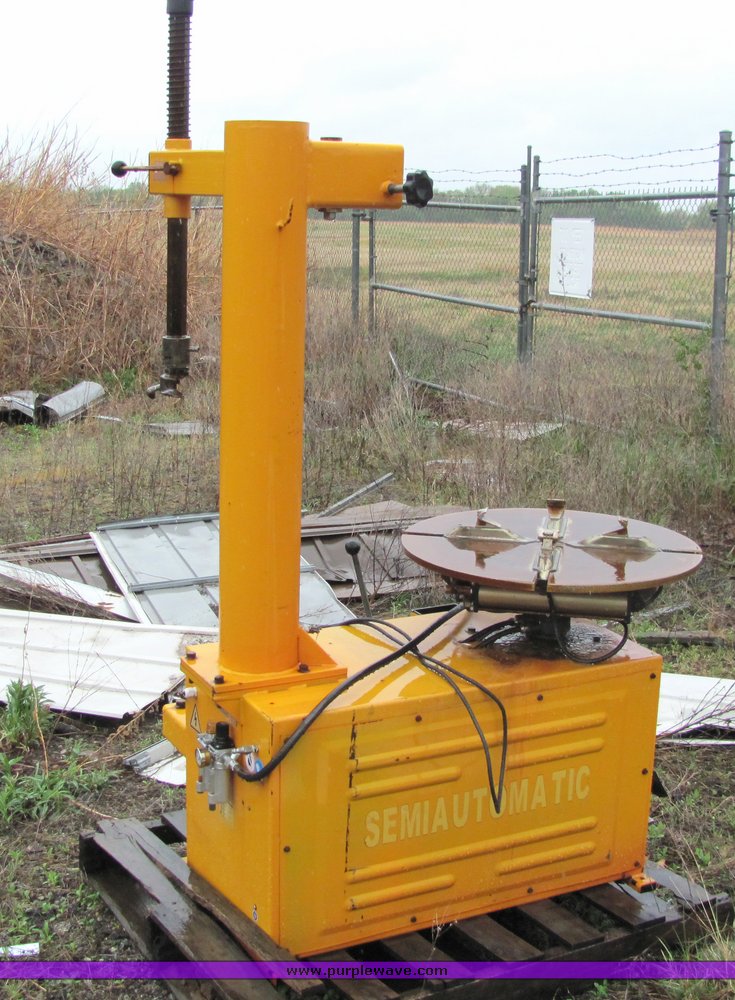 image for item 4071 Rim clamp tire machine