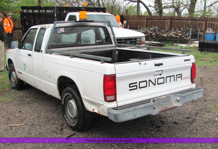 image for item 4072 1991 GMC Sonoma