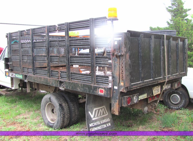 image for item 4073 1994 Ford F Super Duty truck