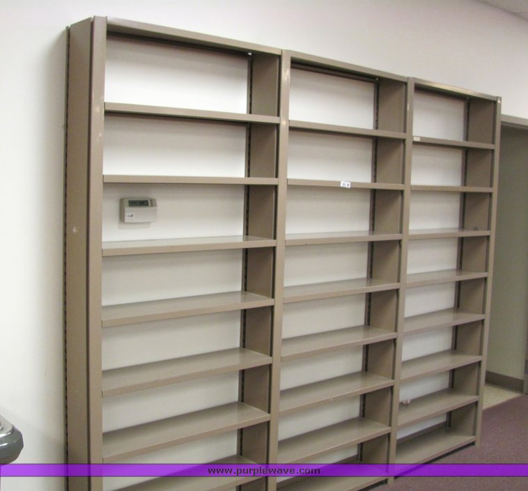 image for item 4132 Metal shelving unit