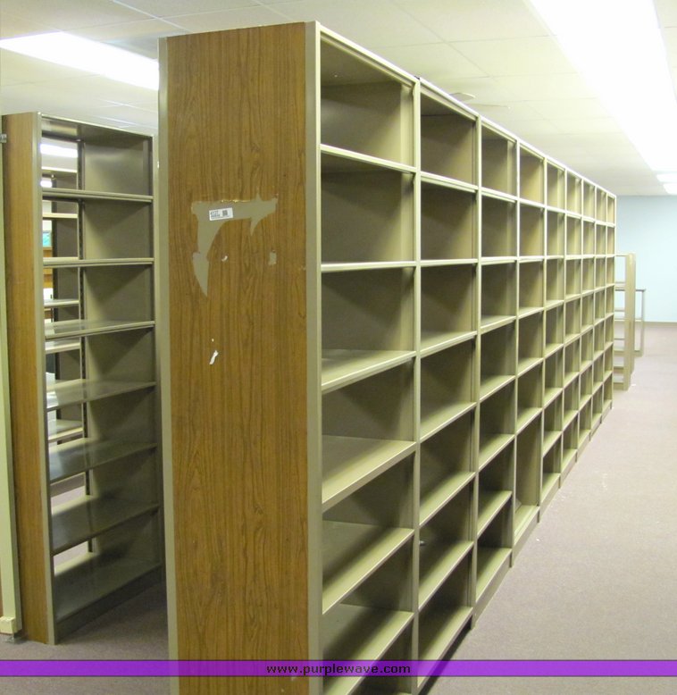 image for item 4137 Metal shelving unit