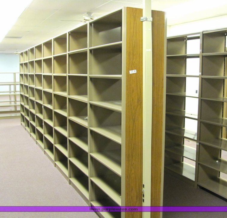image for item 4138 Metal shelving unit