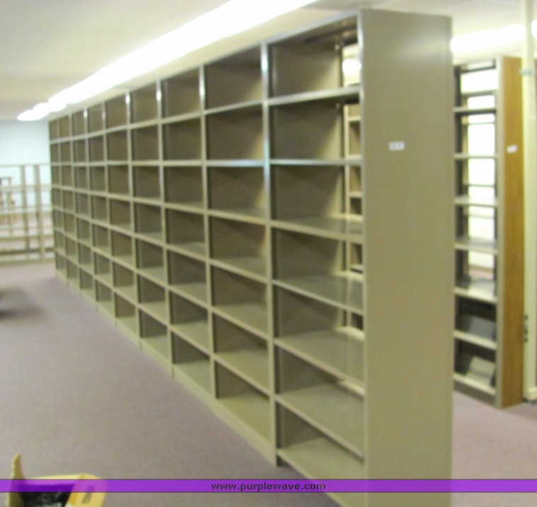 image for item 4139 Metal shelving unit