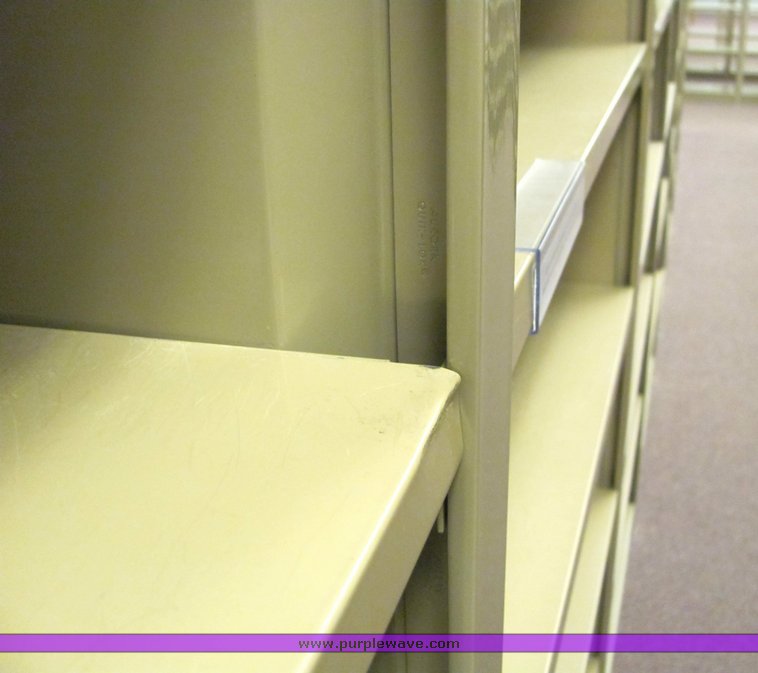 image for item 4139 Metal shelving unit