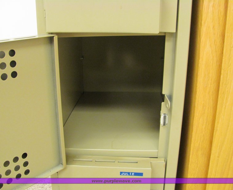 image for item 4141 Assorted lockers