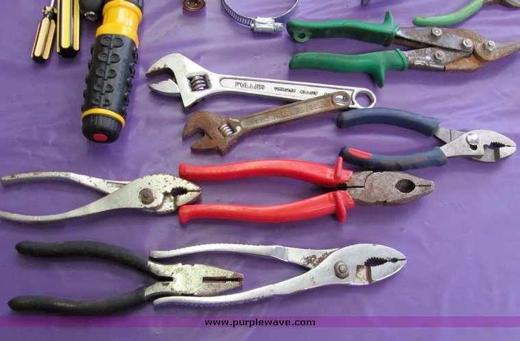 image for item 4212 Assorted tools