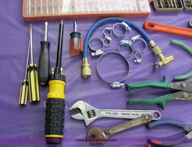 image for item 4212 Assorted tools