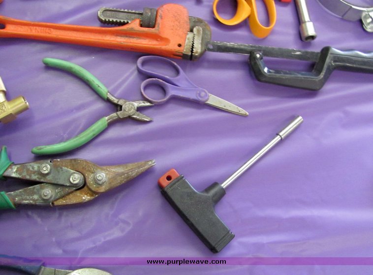 image for item 4212 Assorted tools
