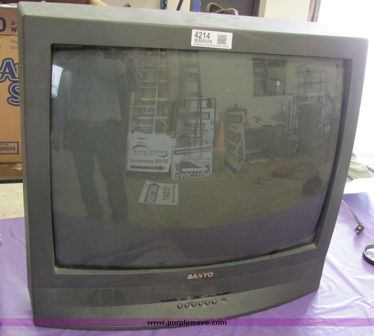 image for item 4214 Sanyo 27" tube television