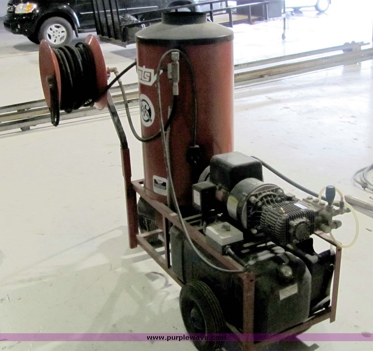 image for item 4237 Hotsy pressure washer