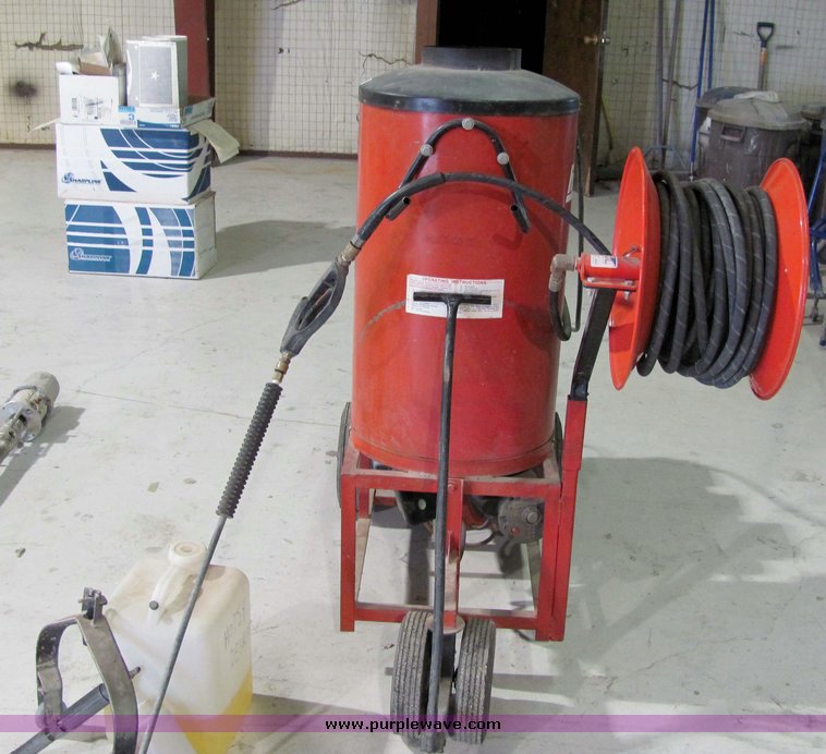 image for item 4237 Hotsy pressure washer