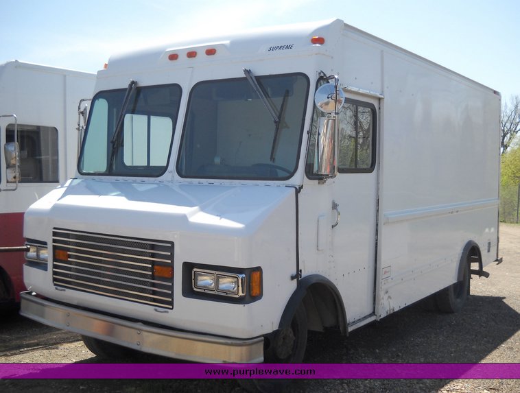 image for item 4241 1994 Chevrolet P30 step van