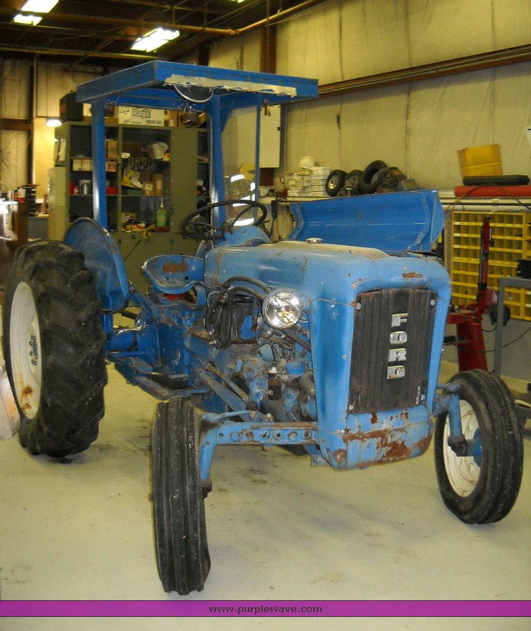 image for item 4245 1963 Ford 200A tractor