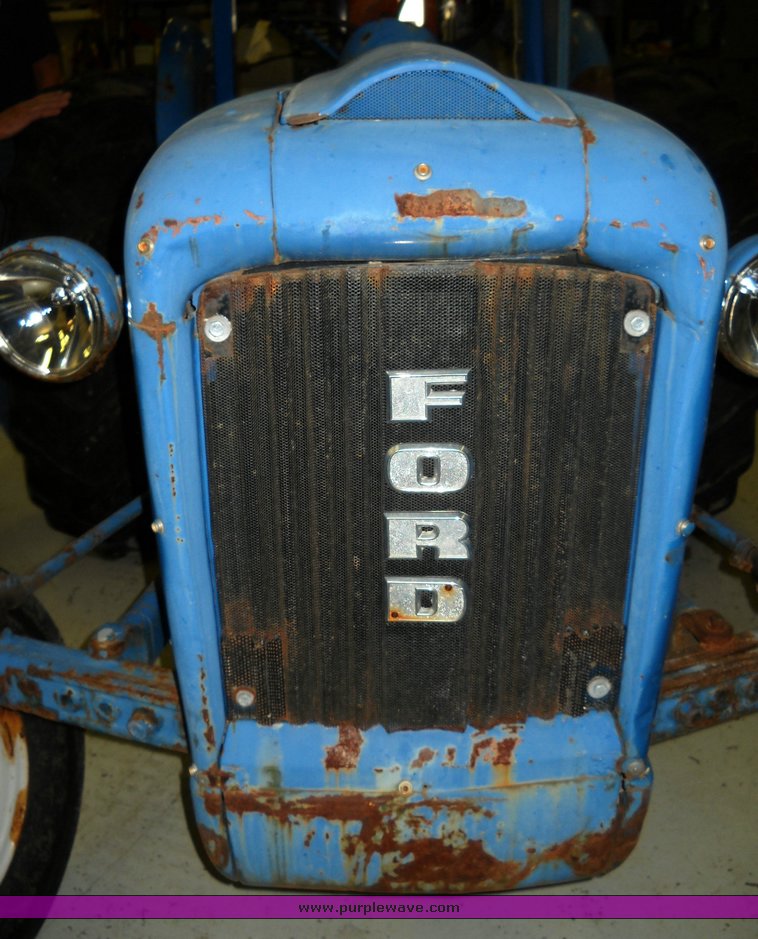 image for item 4245 1963 Ford 200A tractor