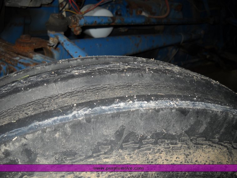 image for item 4245 1963 Ford 200A tractor