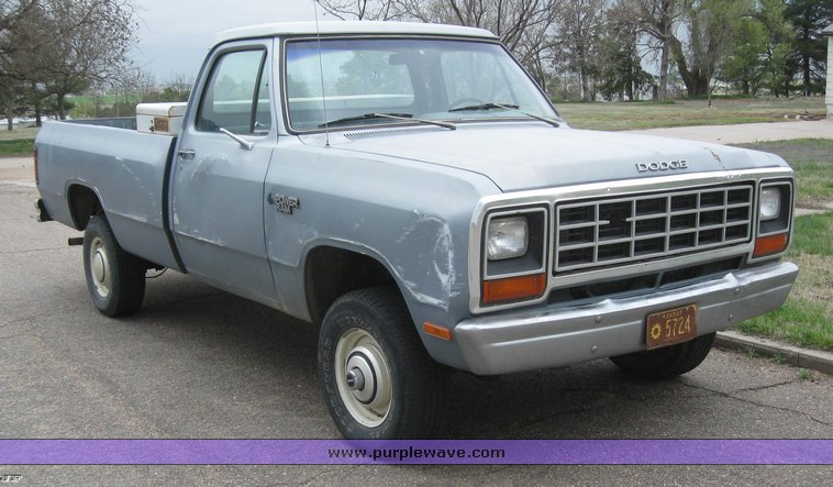 image for item 6310 1982 Dodge W-150 4WD pickup