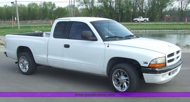 image for item 6811 1997 Dodge Dakota