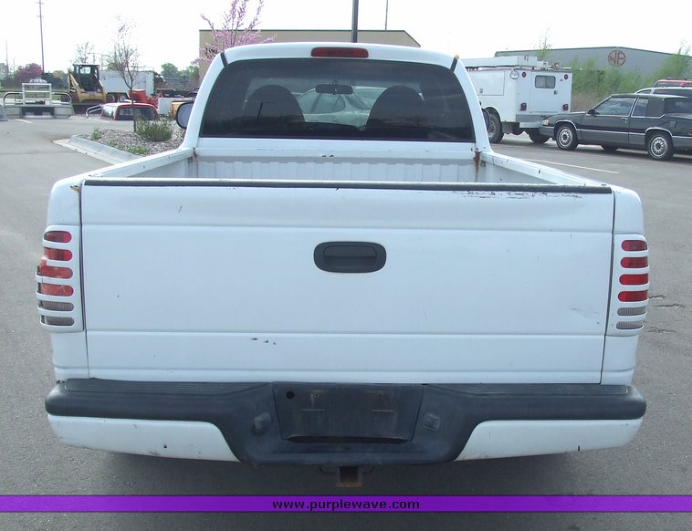 image for item 6811 1997 Dodge Dakota