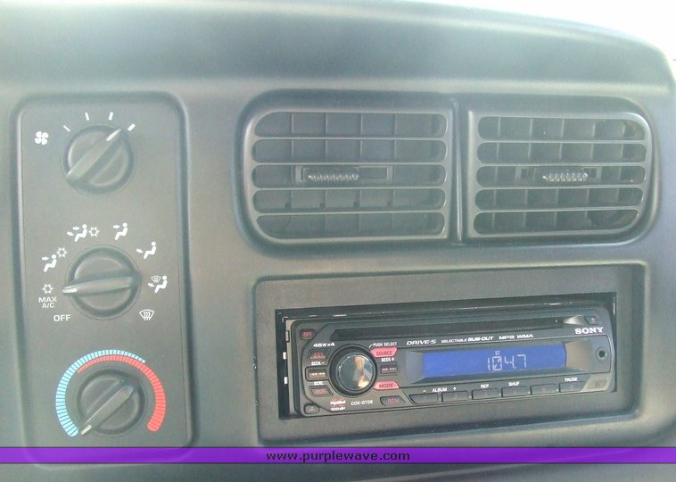 image for item 6811 1997 Dodge Dakota