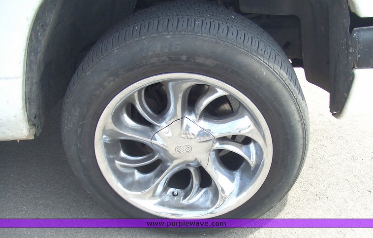 image for item 6811 1997 Dodge Dakota