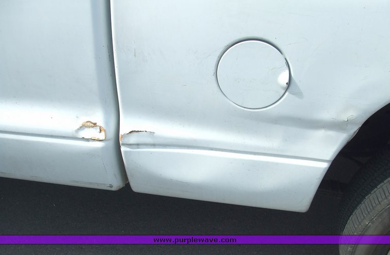 image for item 6811 1997 Dodge Dakota