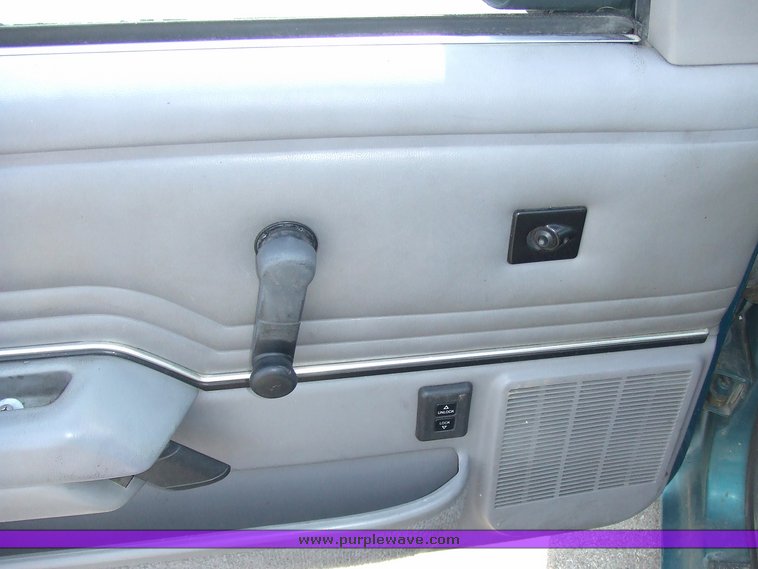 image for item 6814 1994 Ford Tempo GL