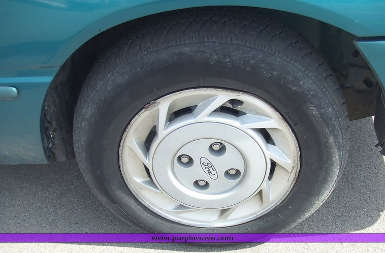 image for item 6814 1994 Ford Tempo GL