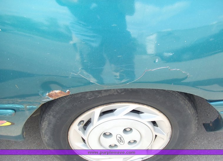 image for item 6814 1994 Ford Tempo GL