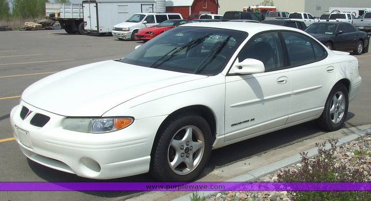 image for item 6818 2002 Pontiac Grand Prix SE