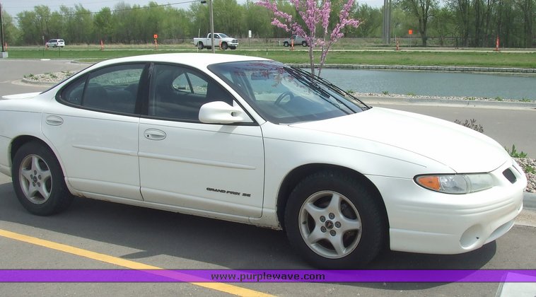 image for item 6818 2002 Pontiac Grand Prix SE