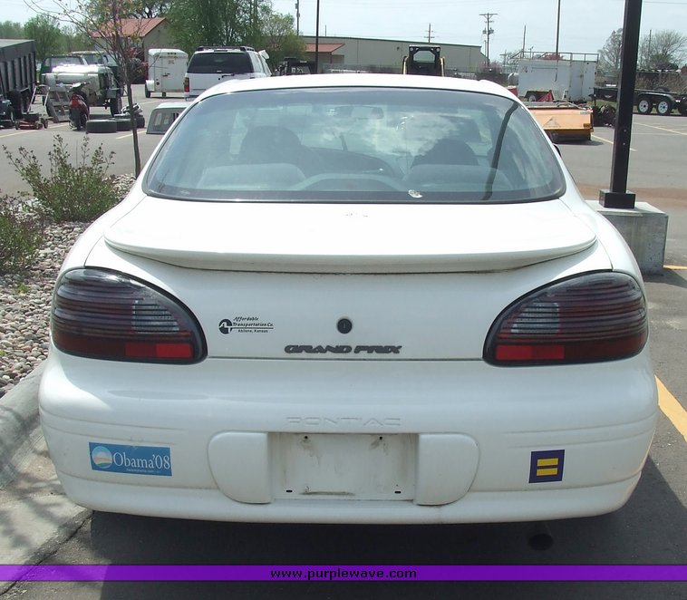 image for item 6818 2002 Pontiac Grand Prix SE
