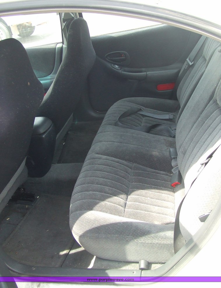 image for item 6818 2002 Pontiac Grand Prix SE