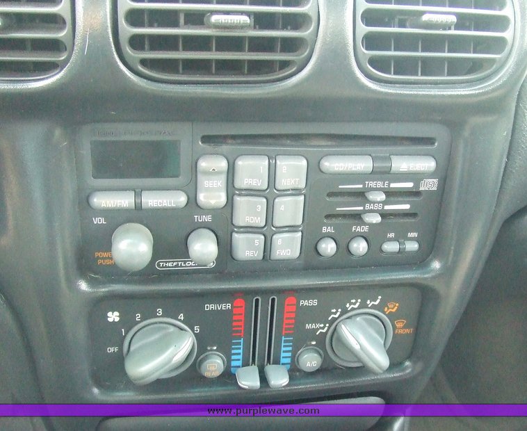 image for item 6818 2002 Pontiac Grand Prix SE