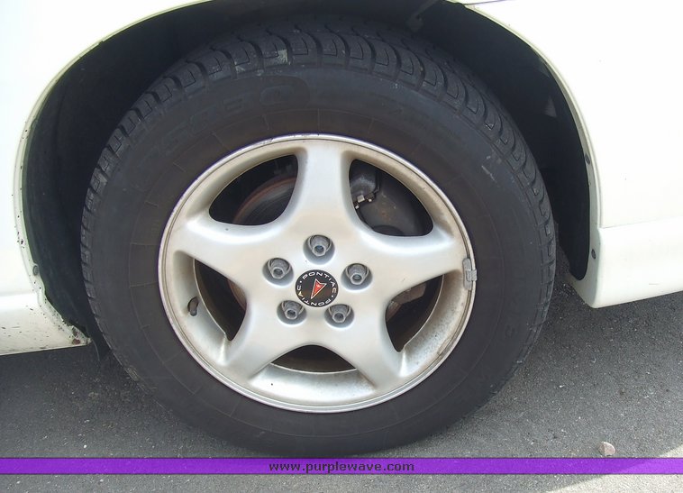 image for item 6818 2002 Pontiac Grand Prix SE