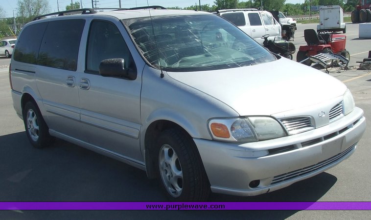 image for item 7117 2002 Oldsmobile Silhouette van