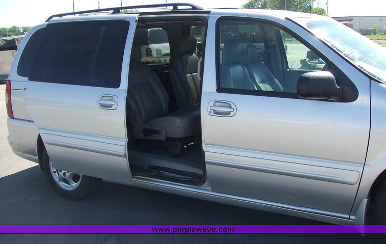 image for item 7117 2002 Oldsmobile Silhouette van