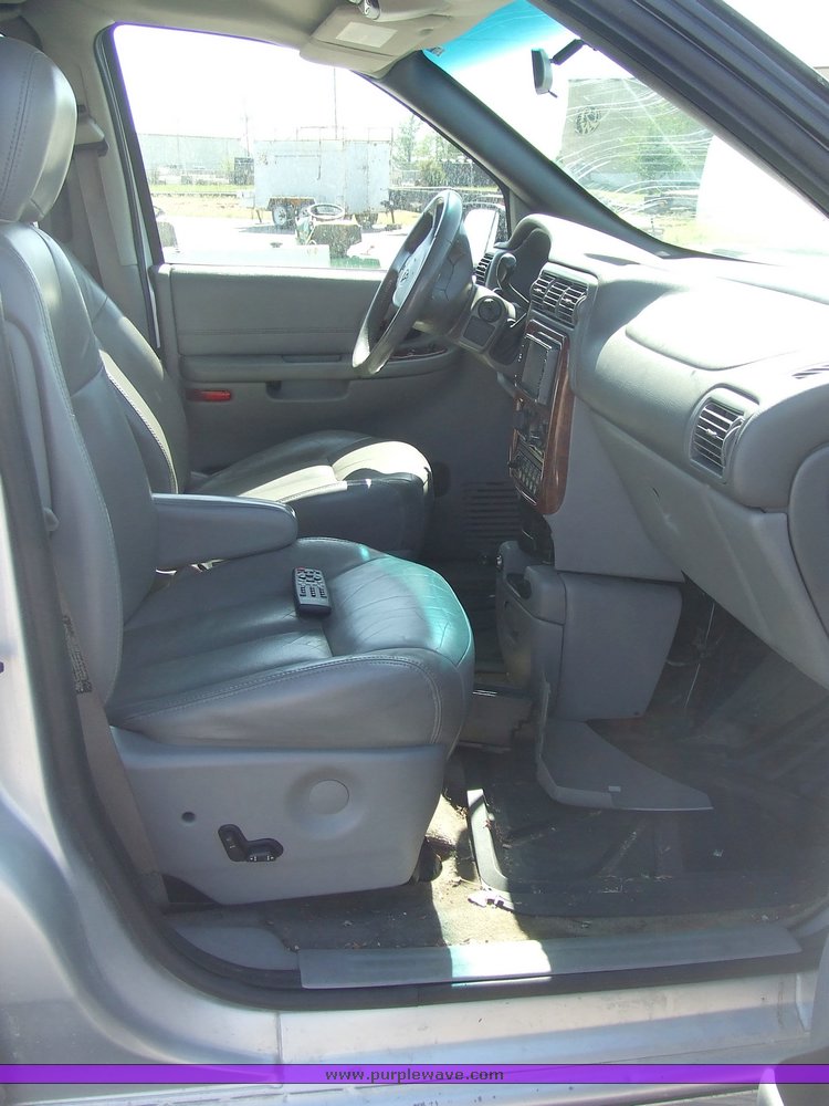 image for item 7117 2002 Oldsmobile Silhouette van