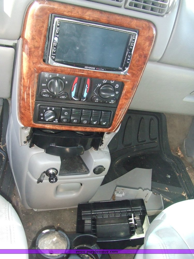 image for item 7117 2002 Oldsmobile Silhouette van