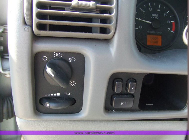 image for item 7117 2002 Oldsmobile Silhouette van