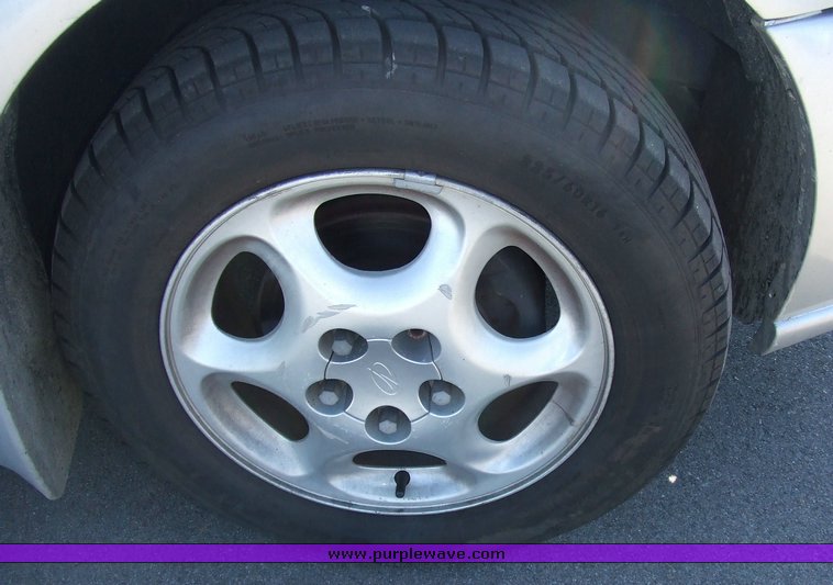 image for item 7117 2002 Oldsmobile Silhouette van