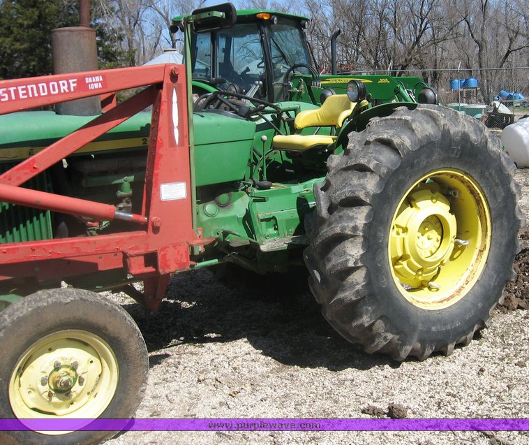 image for item 9183 1968 John Deere 2020 tractor with loader