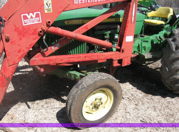 image for item 9183 1968 John Deere 2020 tractor with loader